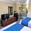 Travelodge by Wyndham Clearlake