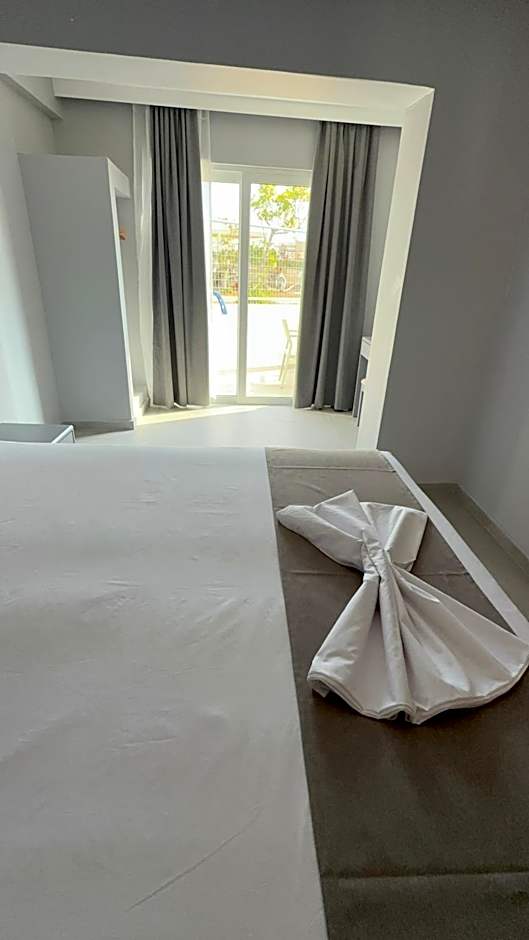 Amaryllis front beach hotel