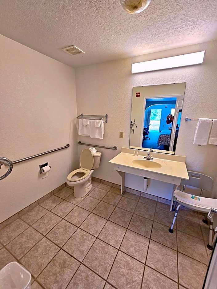 Garden Inn and Suites near Callaway Gardens Pine Mountain