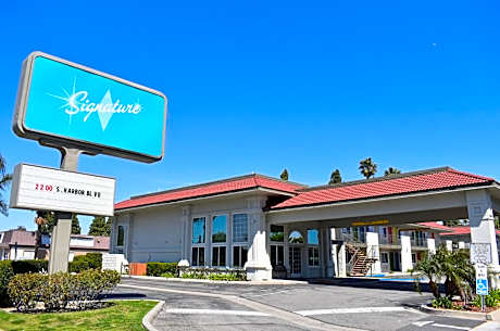 Signature Anaheim Maingate