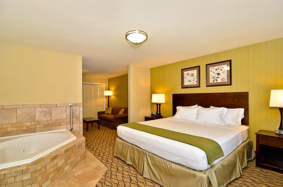 Holiday Inn Express Hotel And Suites Williston