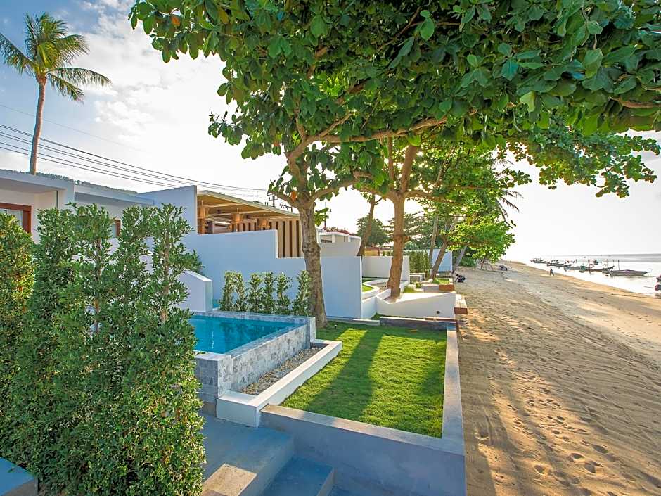 White Whale Beachfront Pool Villa