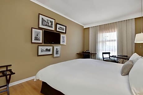 Larger Guest room, 2 Double
