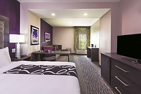 King Room with One King Bed and Bath Tub with Grab Bars - Mobility/Hearing Accessible - Non-Smoking