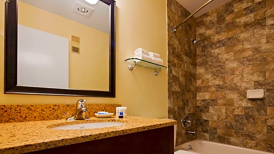 Best Western Plus Windjammer Inn & Conference Center