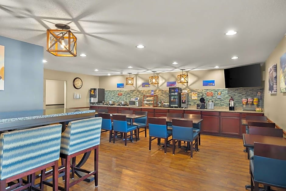 Best Western Lakewood Inn