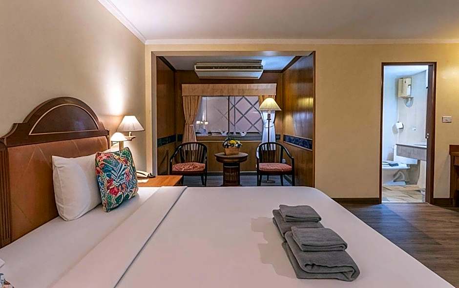 Sabai Inn nearby Central Marina