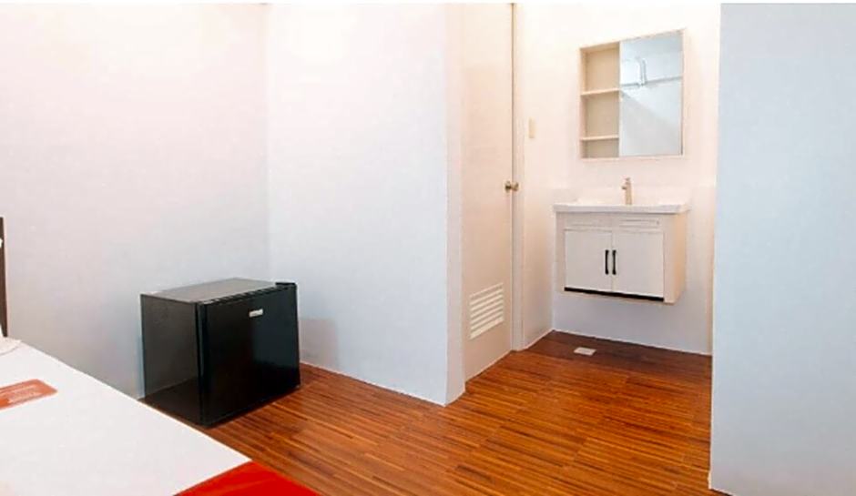 OYO 1087 Enrico's Place Kamias