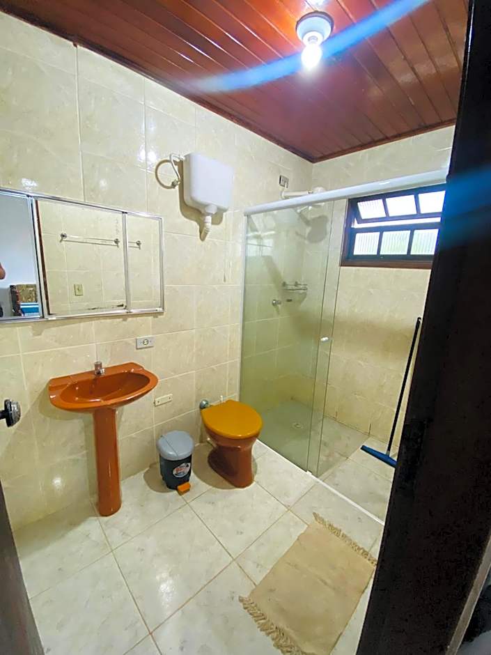 Chalé com churrasqueira - 50 metros da praia da Maranduba - Beira Mar