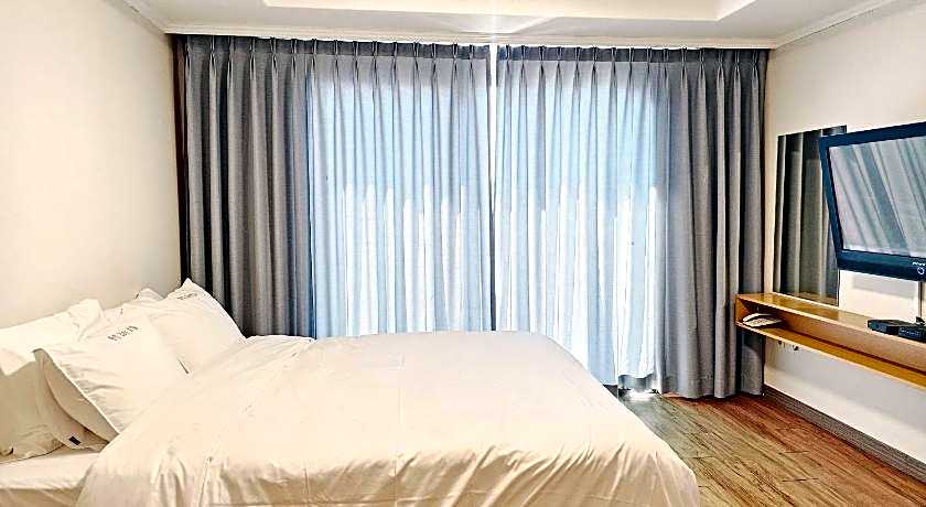 Tongyeong Bay Condo Hotel