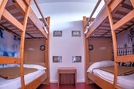 Bed in 10-Bed Mixed Dormitory Room with Private Bathroom