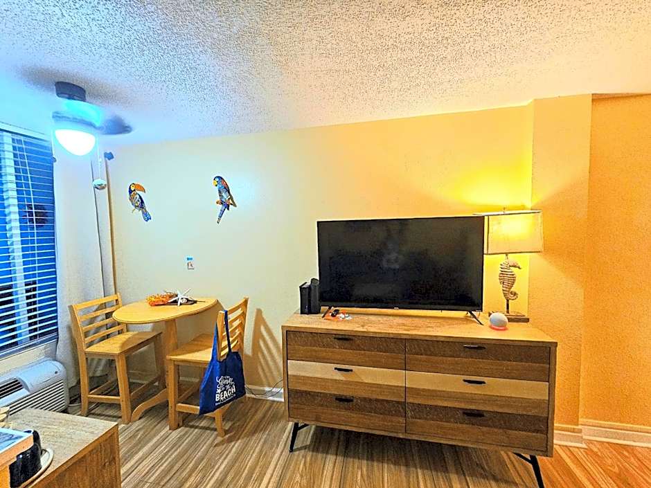 Oceanfront Escape With Balcony and heated salt water pool Sleeps 4