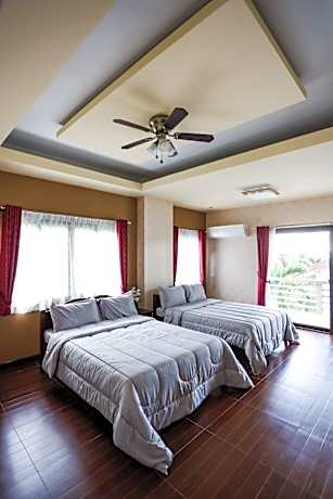 Deluxe Quadruple Room