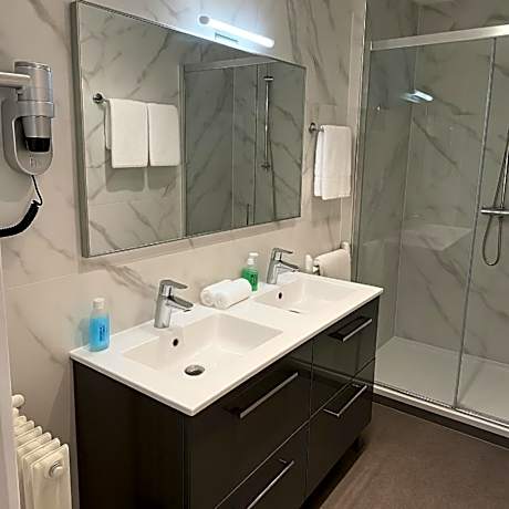 Comfort Queen Room with Sofa Bed - Garden Side/Non-Smoking