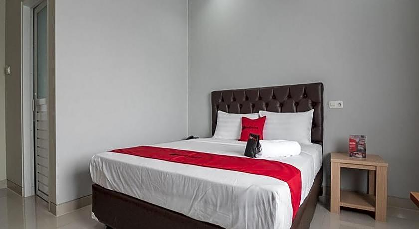 RedDoorz near Islamic Center Samarinda