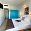 Stratos Hotel