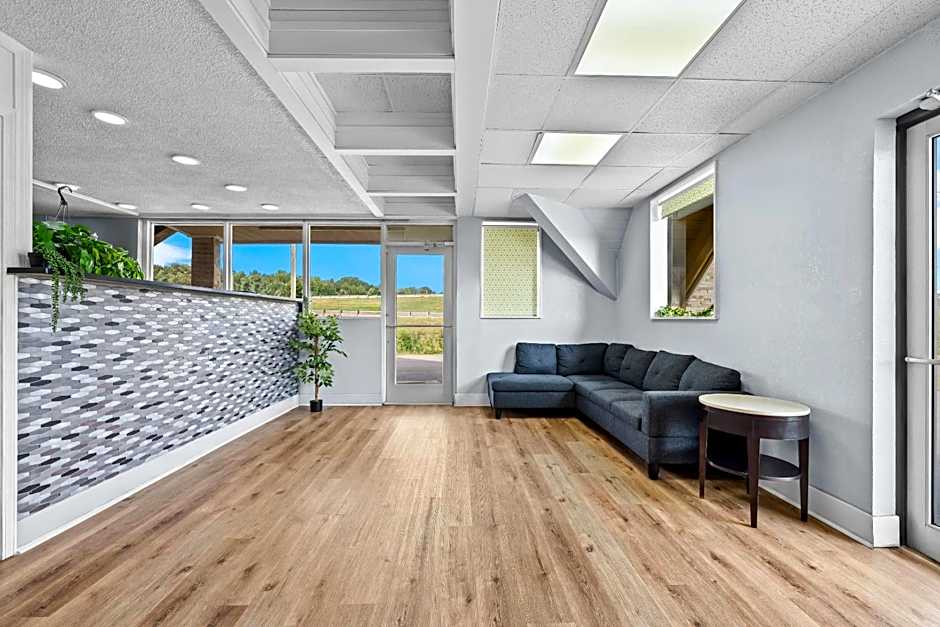 Econo Lodge Montgomery South I-65