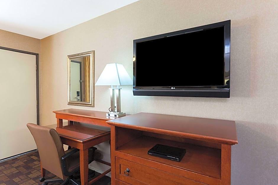 Days Inn by Wyndham Alhambra CA