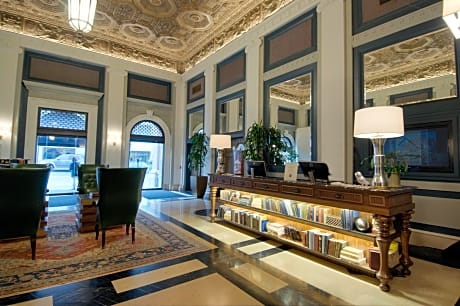 Sentinel Hotel