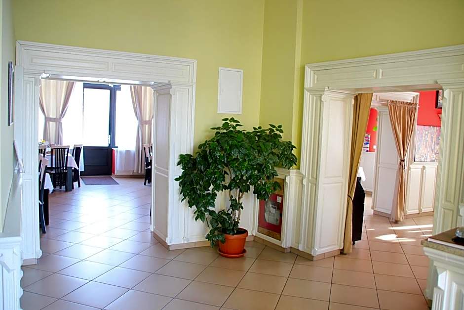 Astoria Hotel & Restaurant