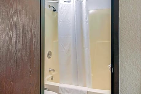 Queen Room - Non-Smoking