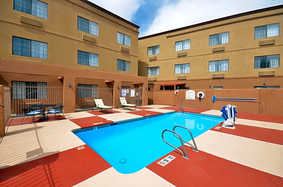 Ramada by Wyndham Santa Fe