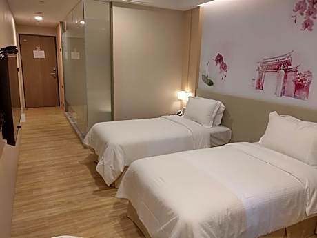 Deluxe Twin Room with Parking