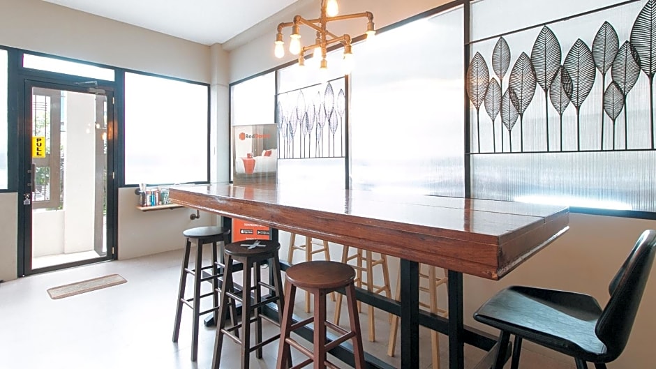 RedDoorz Plus near Osmena Highway 2