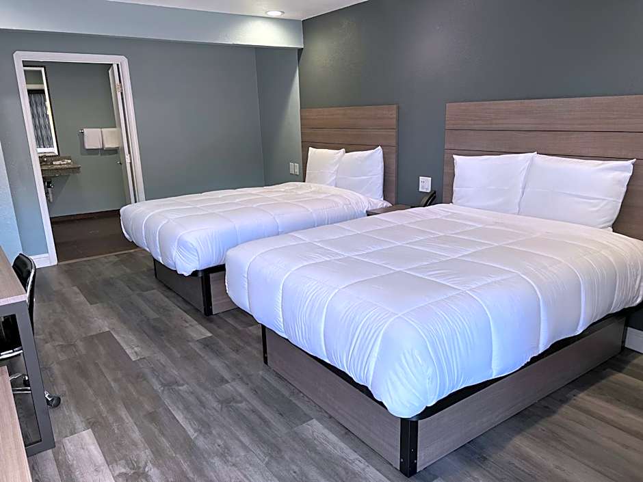 Surf City Inn & Suites