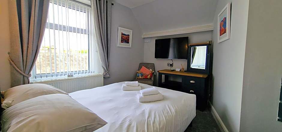 Bonny Brae House by Woodland Park