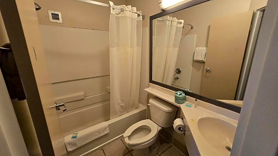 Copley Inn & Suites By OYO Akron OH