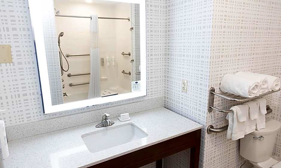 Hampton Inn & Suites Williamsport-Faxon Exit