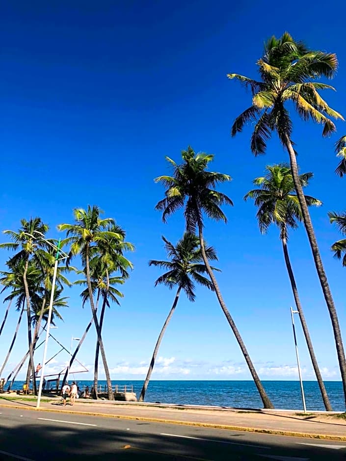 CT-82: Apto com vista espetacular para o mar