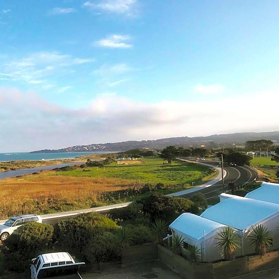 A Great Ocean View Motel