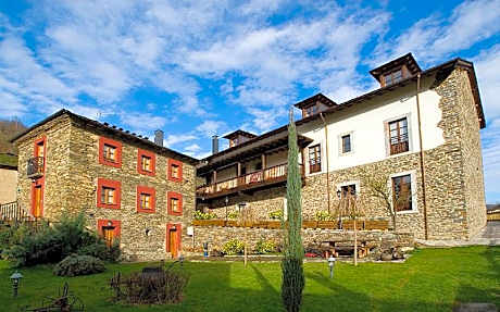 Hotel y apartamentos rurales L'Anceo