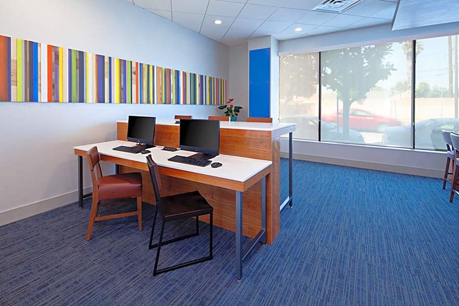 Holiday Inn Express Los Angeles LAX Airport By IHG