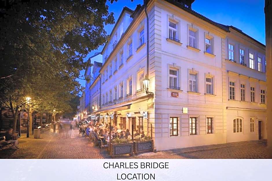 Hotel At the Golden Scissors