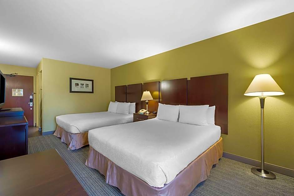 Best Western Plus Plaza By The Green