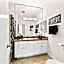 Beverly Hills Glamour Oasis 2 BR Apt with Parking 304