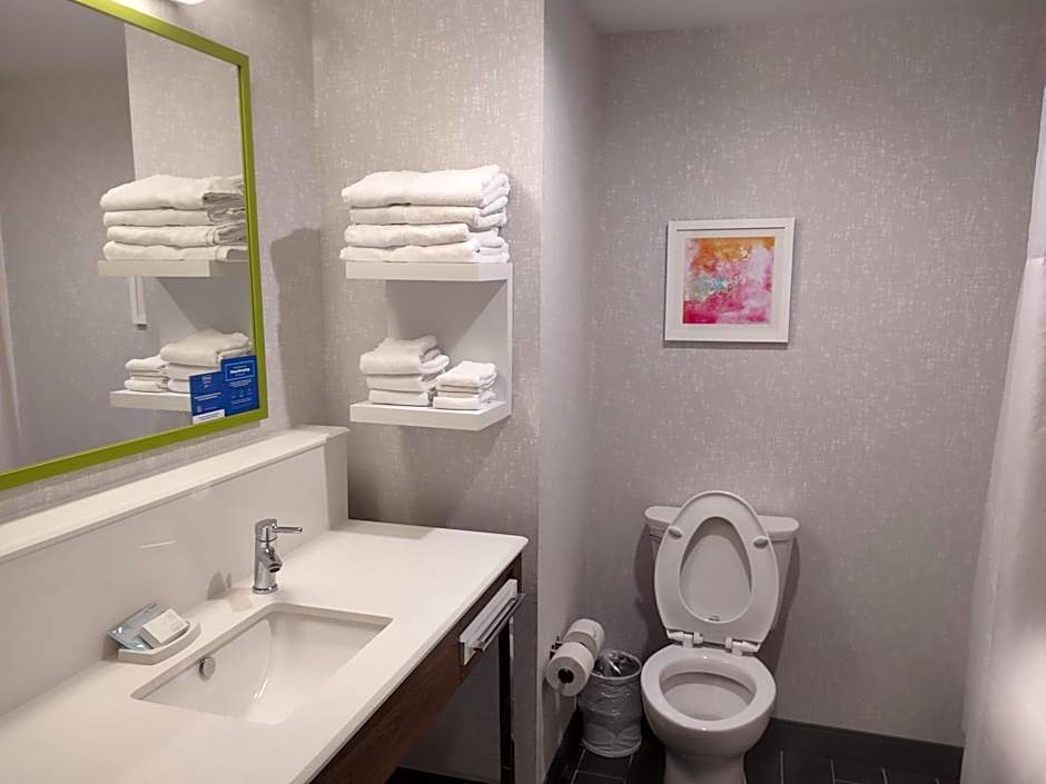 Hampton Inn By Hilton & Suites Pittsburgh New Stanton PA