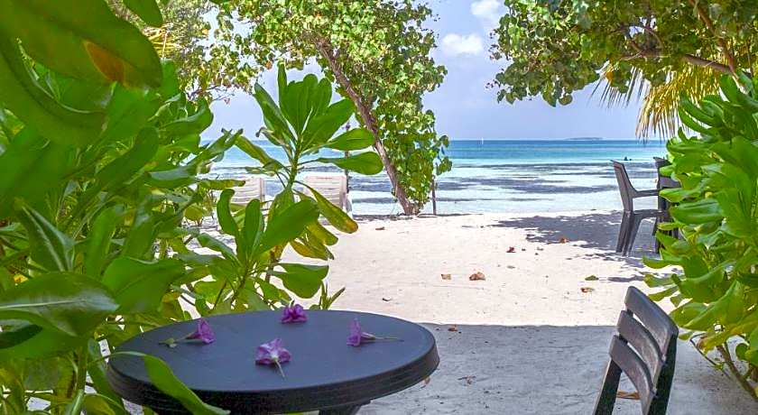 Crown Beach villas - direct access to bikini beach