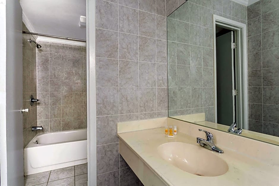 Days Inn by Wyndham Slidell