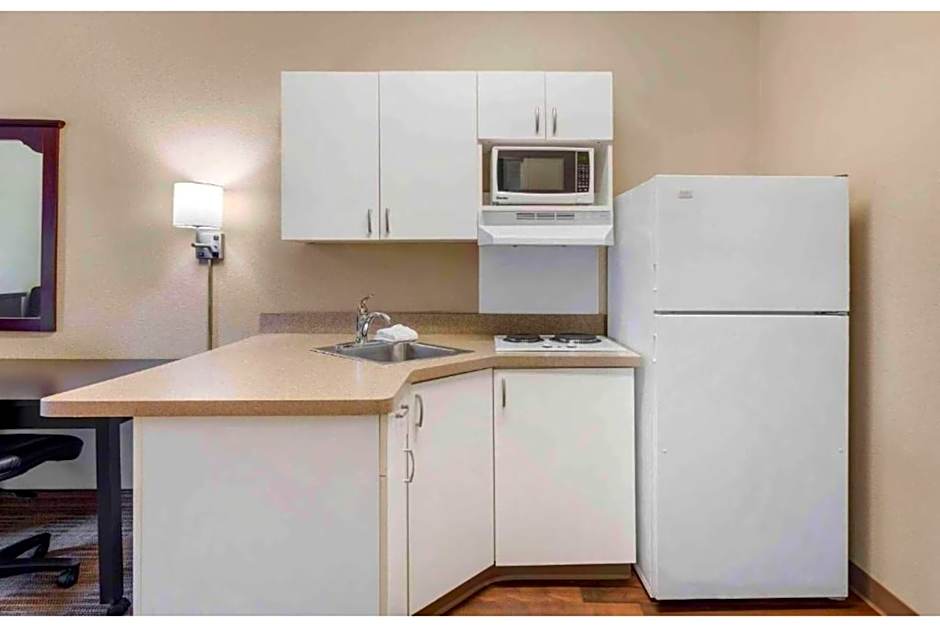 Studio 6 Corporate Extended Stay Chicago Lisle IL
