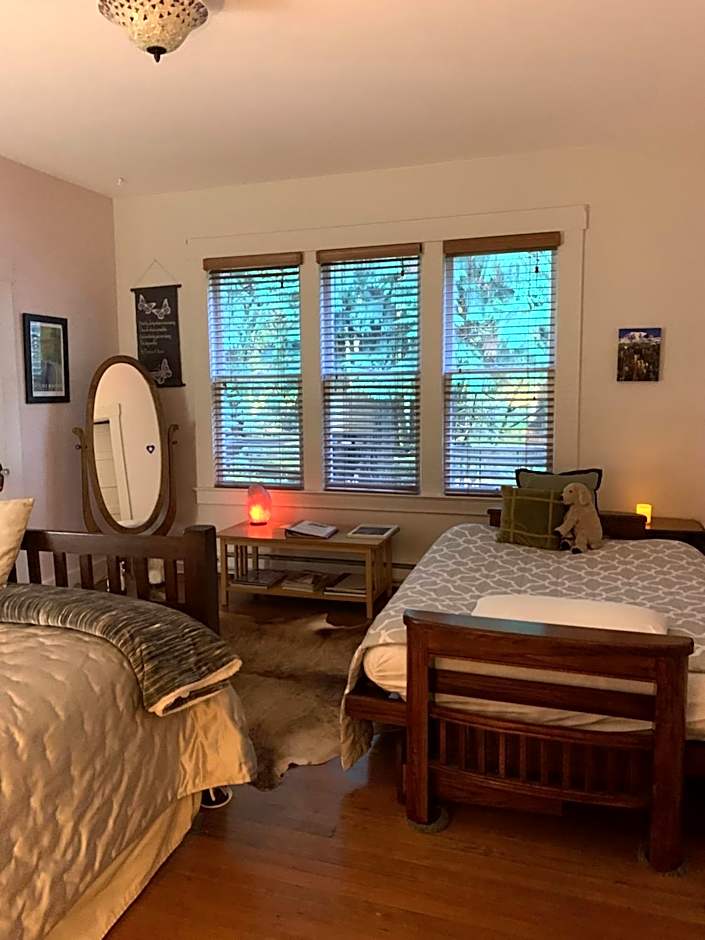 Mountain Meadows Inn & Chalet Suites