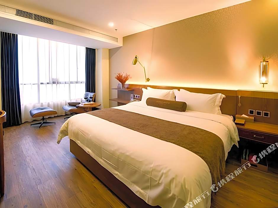 James Joyce Coffetel Xishuangbanna Poshui Square Manjinglan Ancient City