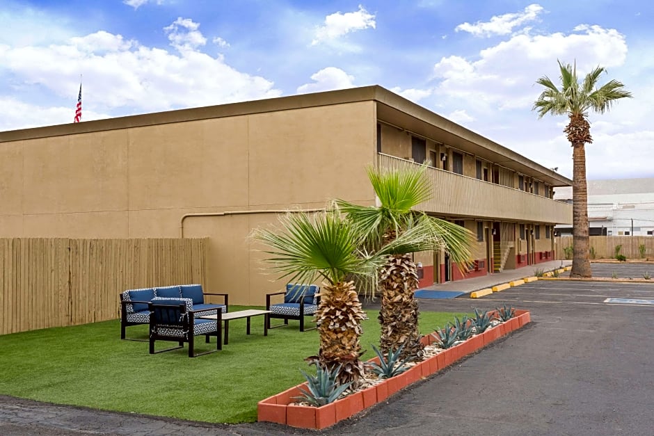 Travelodge Phoenix Downtown – Phoenix, AZ