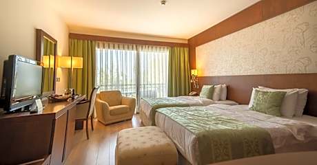 Korineum Golf & Beach Resort - Alojamientos en KYRENIA