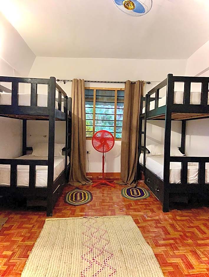 Tropinest bungalows & hostel