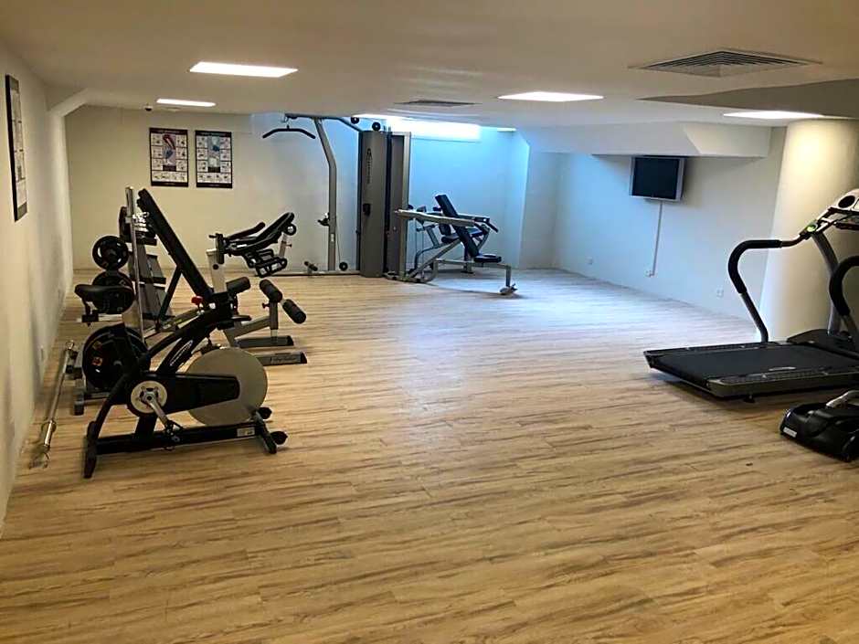 Avari Xpress, Islamabad Expressway