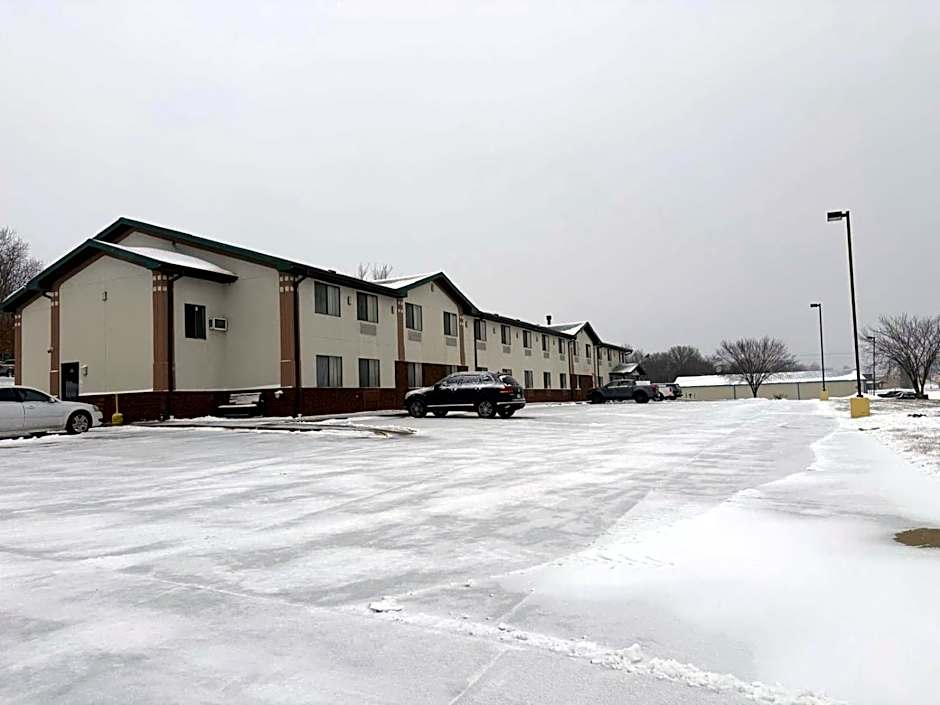 Cassville Four Seasons Inn & Suites